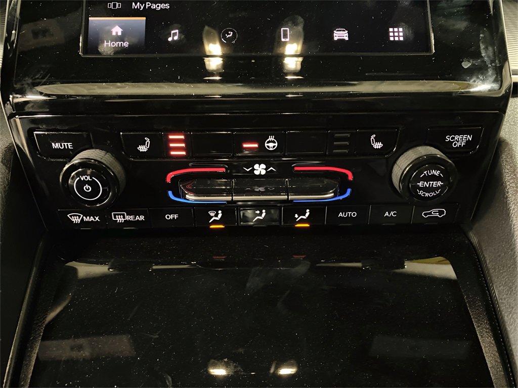 Used 2024 Jeep Grand Cherokee Altitude image 8