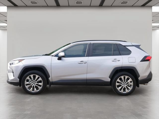 Used 2021 Toyota RAV4 XLE Premium AWD/4WD image 3