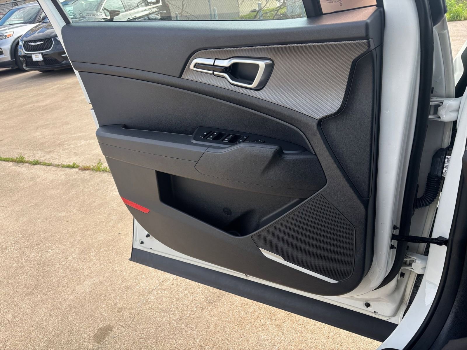 Used 2025 Kia Sportage LX image 18