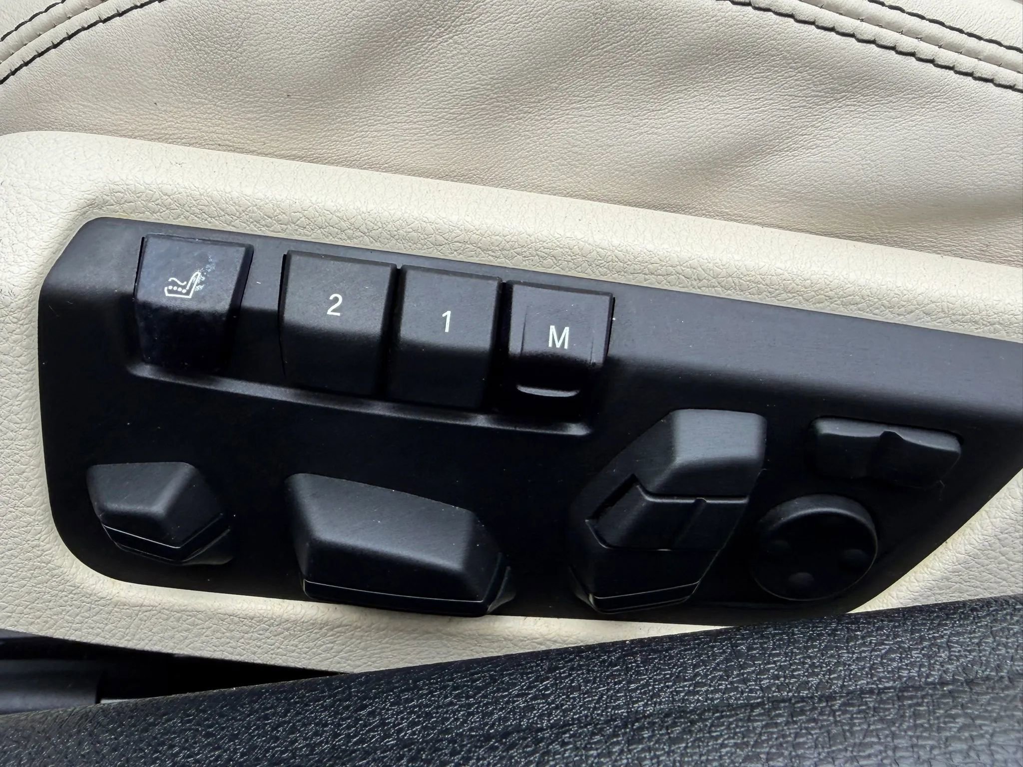 Used 2014 BMW 650i xDrive Convertible AWD/4WD image 21