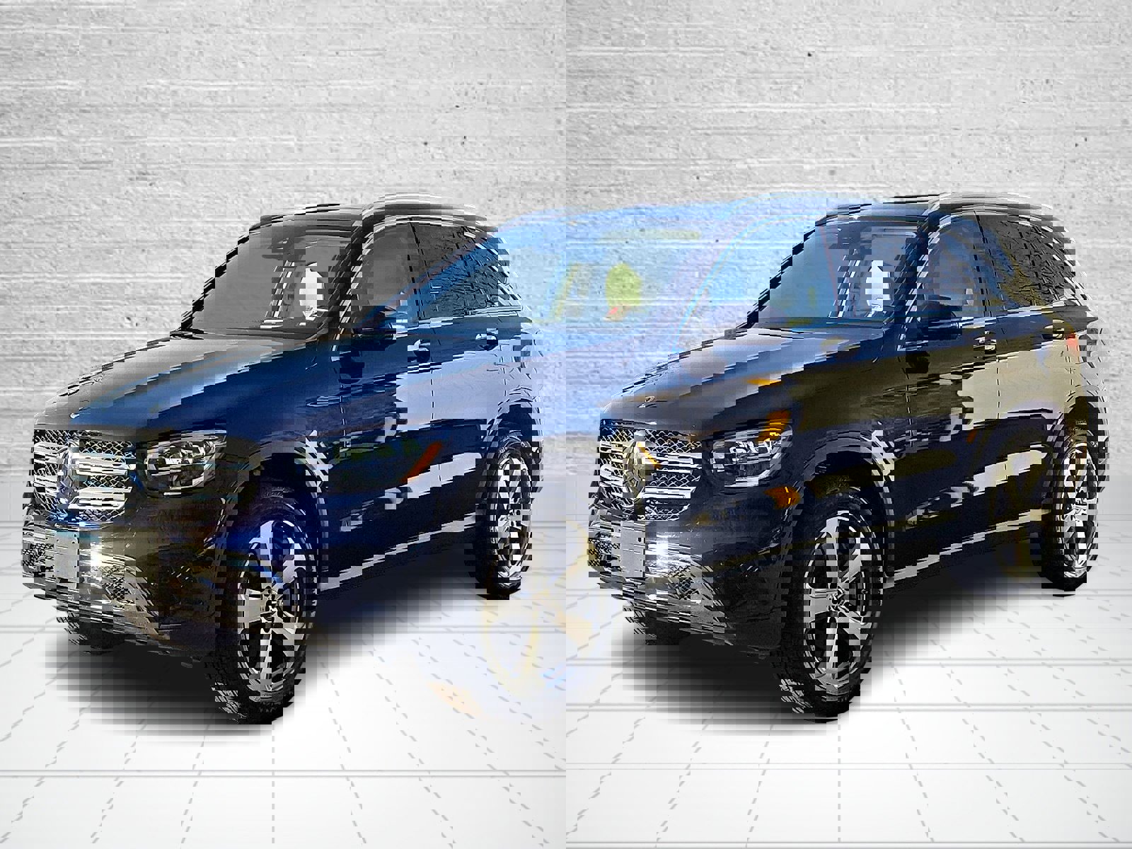 Used 2022 Mercedes-Benz GLC 300 4MATIC image 3