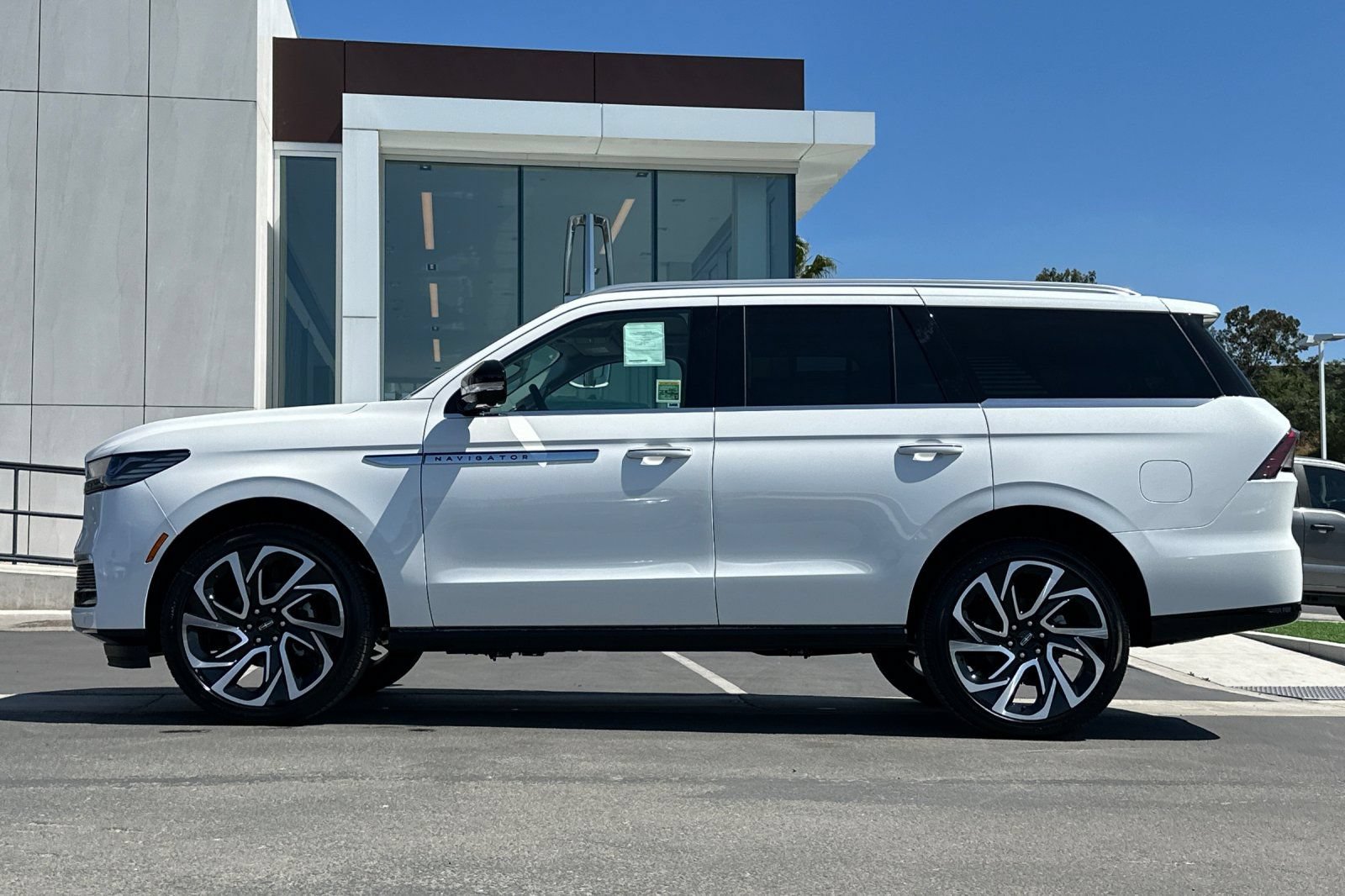 New 2026 Lincoln Navigator Reserve AWD/4WD image 6