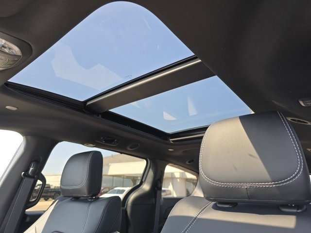 New 2025 Chrysler Pacifica Select w/ Fav Edition Package image 5