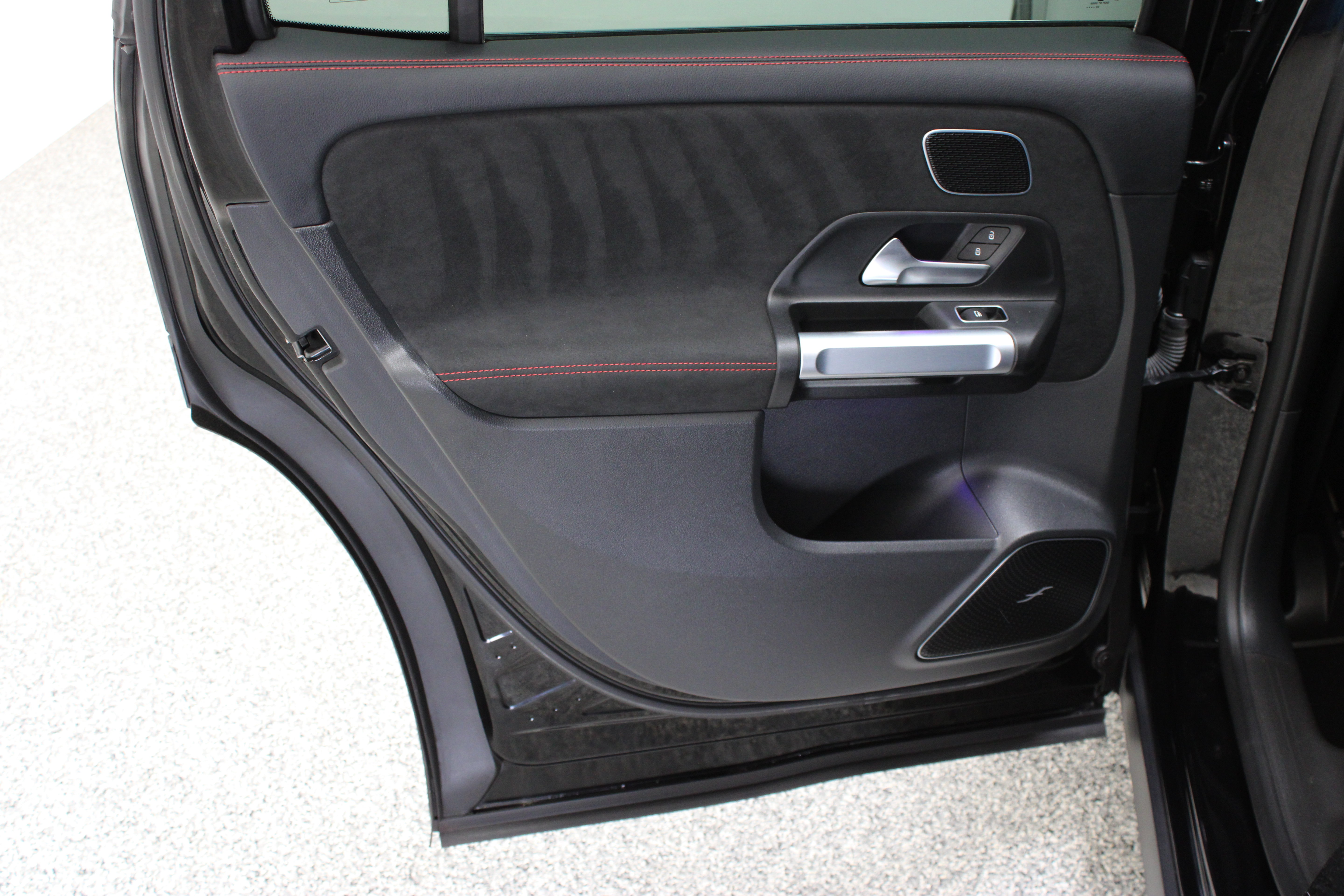Used 2023 Mercedes-Benz GLB 35 AMG 4MATIC image 27