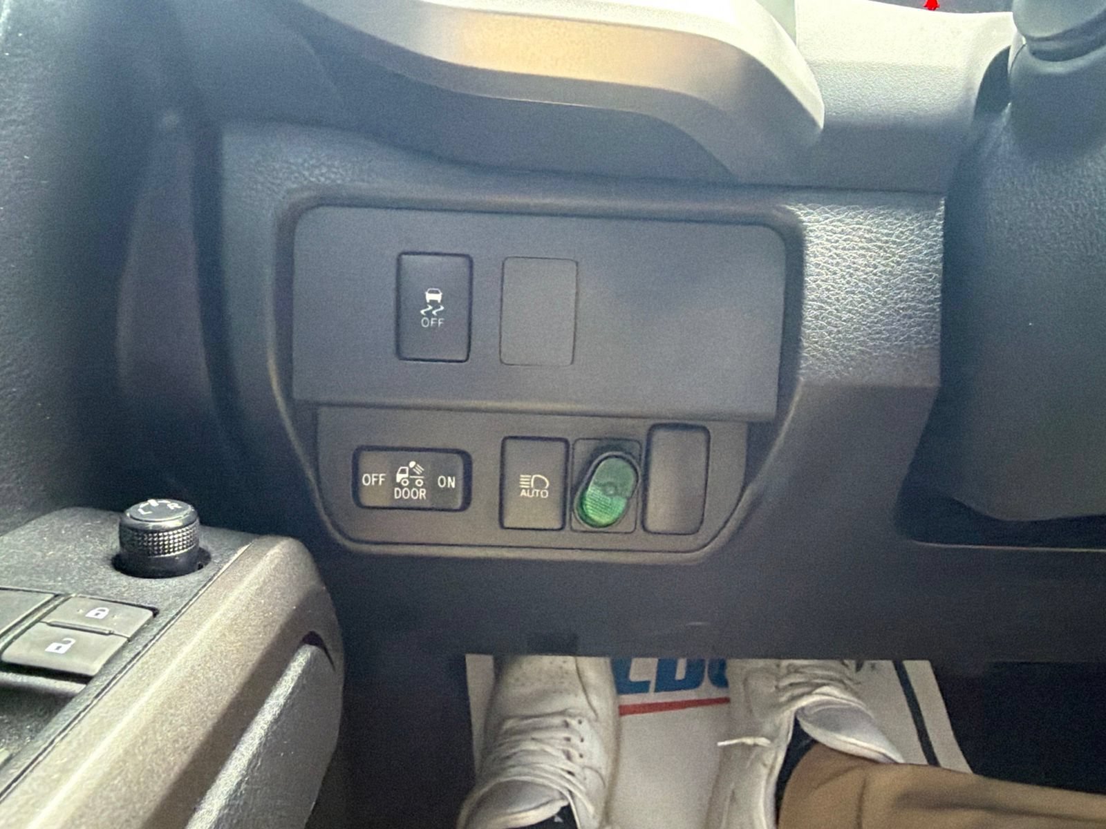 Used 2020 Toyota Tacoma SR5 w/ Technology Package AWD/4WD image 18