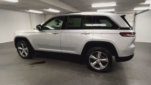 Used 2022 Jeep Grand Cherokee Limited w/ Luxury Tech Group II AWD/4WD image 6