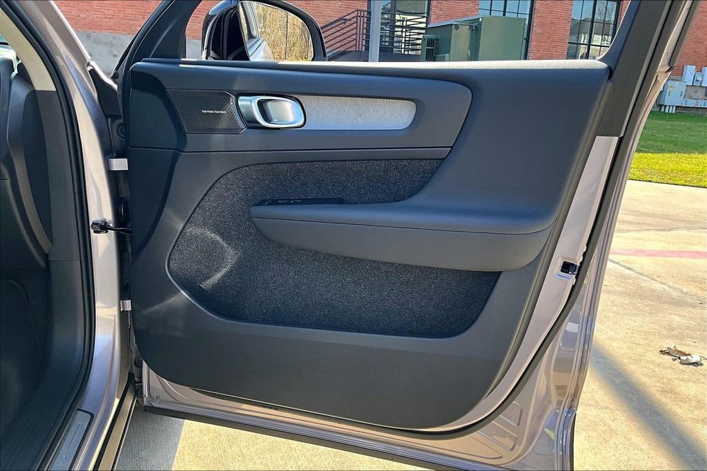 New 2026 Volvo XC40 B5 Ultra AWD/4WD image 8