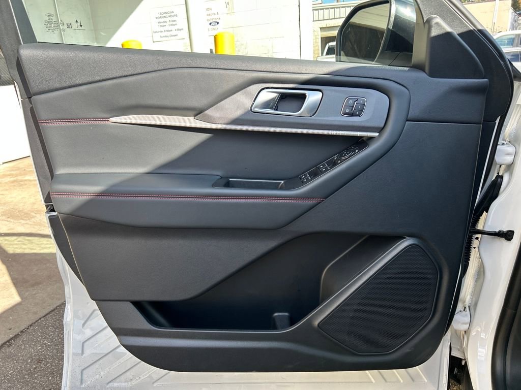 Certified 2025 Ford Explorer ST-Line w/ Premium Package image 9