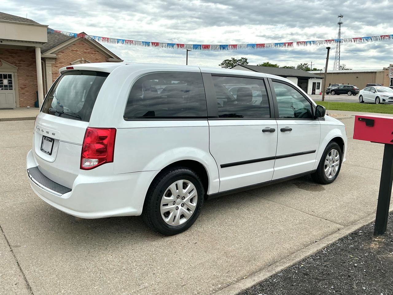Used 2015 Dodge Grand Caravan American Value Package FWD image 4