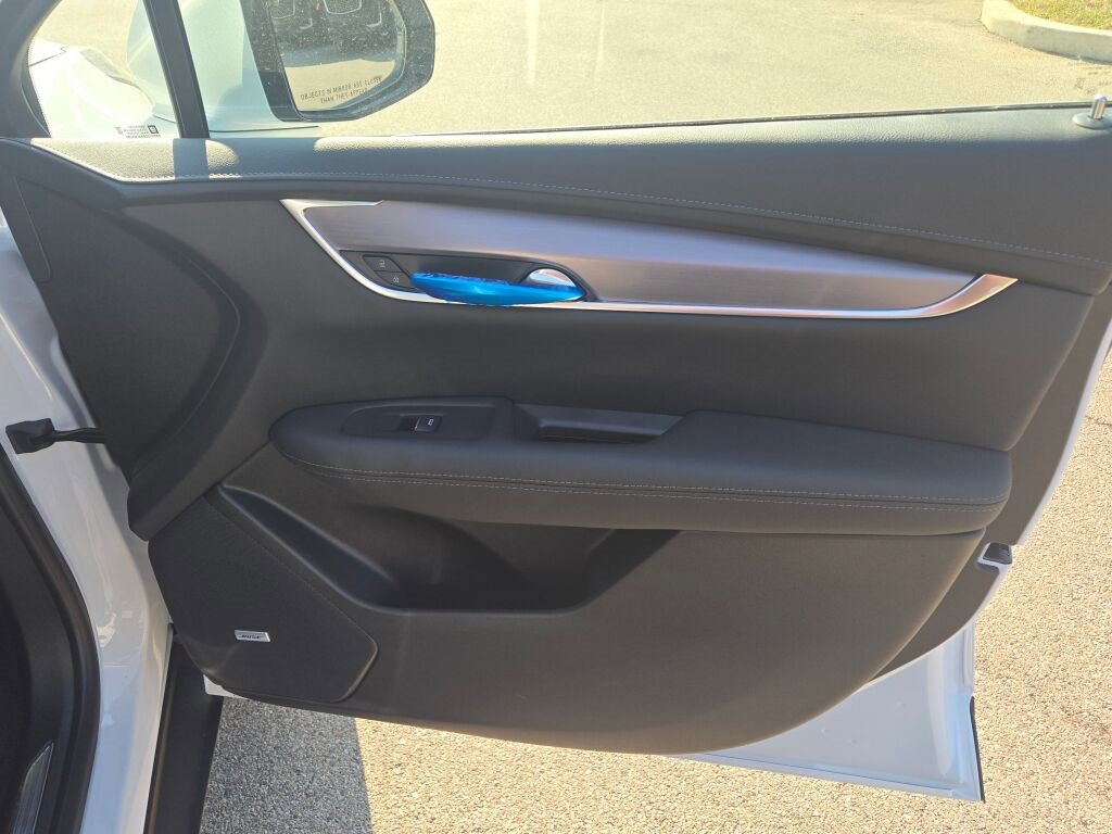 New 2025 Cadillac XT5 Luxury image 10