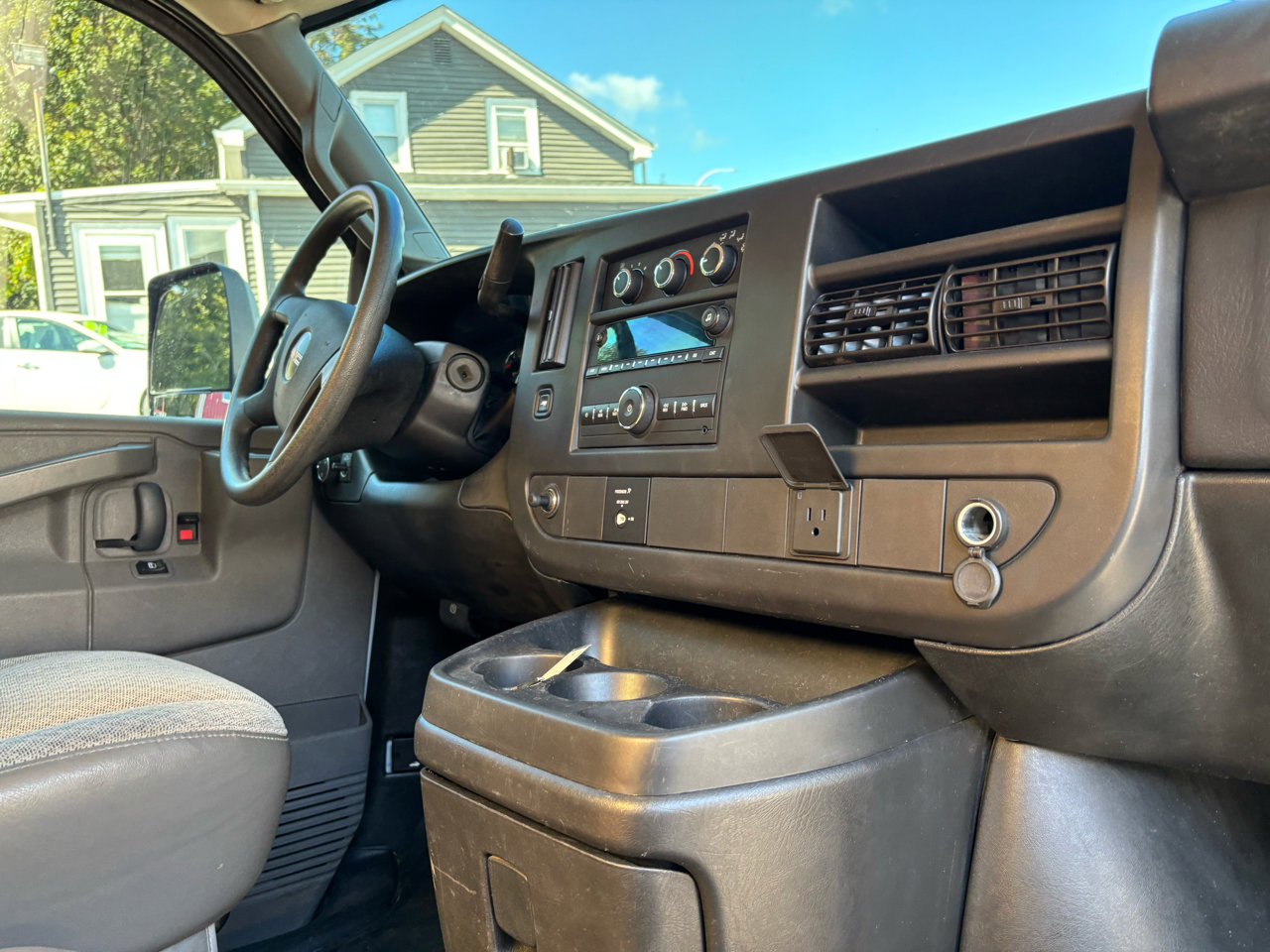 Used 2017 GMC Savana 3500 Extended image 11