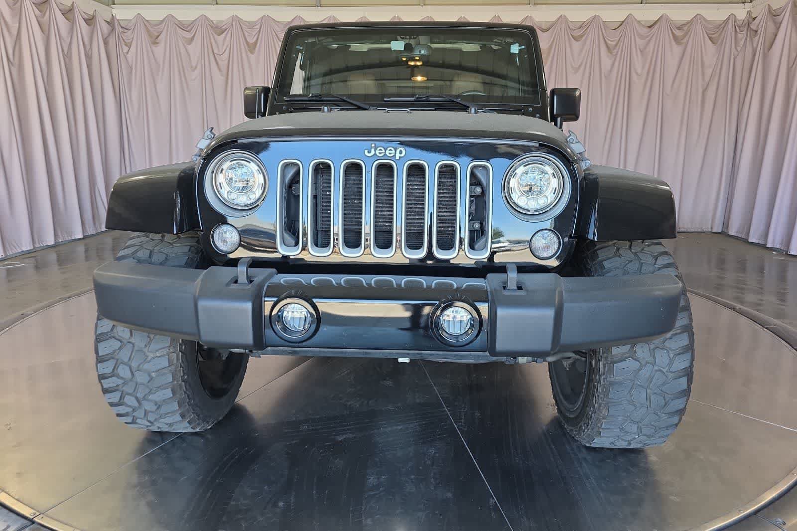 Used 2017 Jeep Wrangler Unlimited Sahara w/ Connectivity Group AWD/4WD image 11
