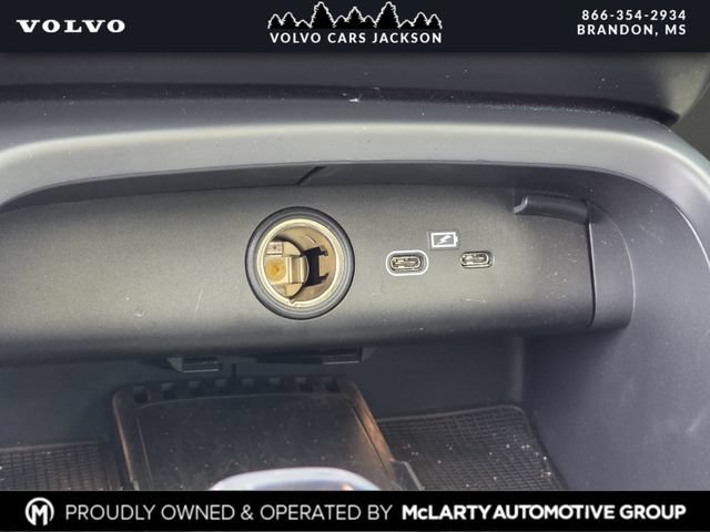 Used 2024 Volvo XC40 B5 Plus w/ Protection Package Premier AWD/4WD image 25