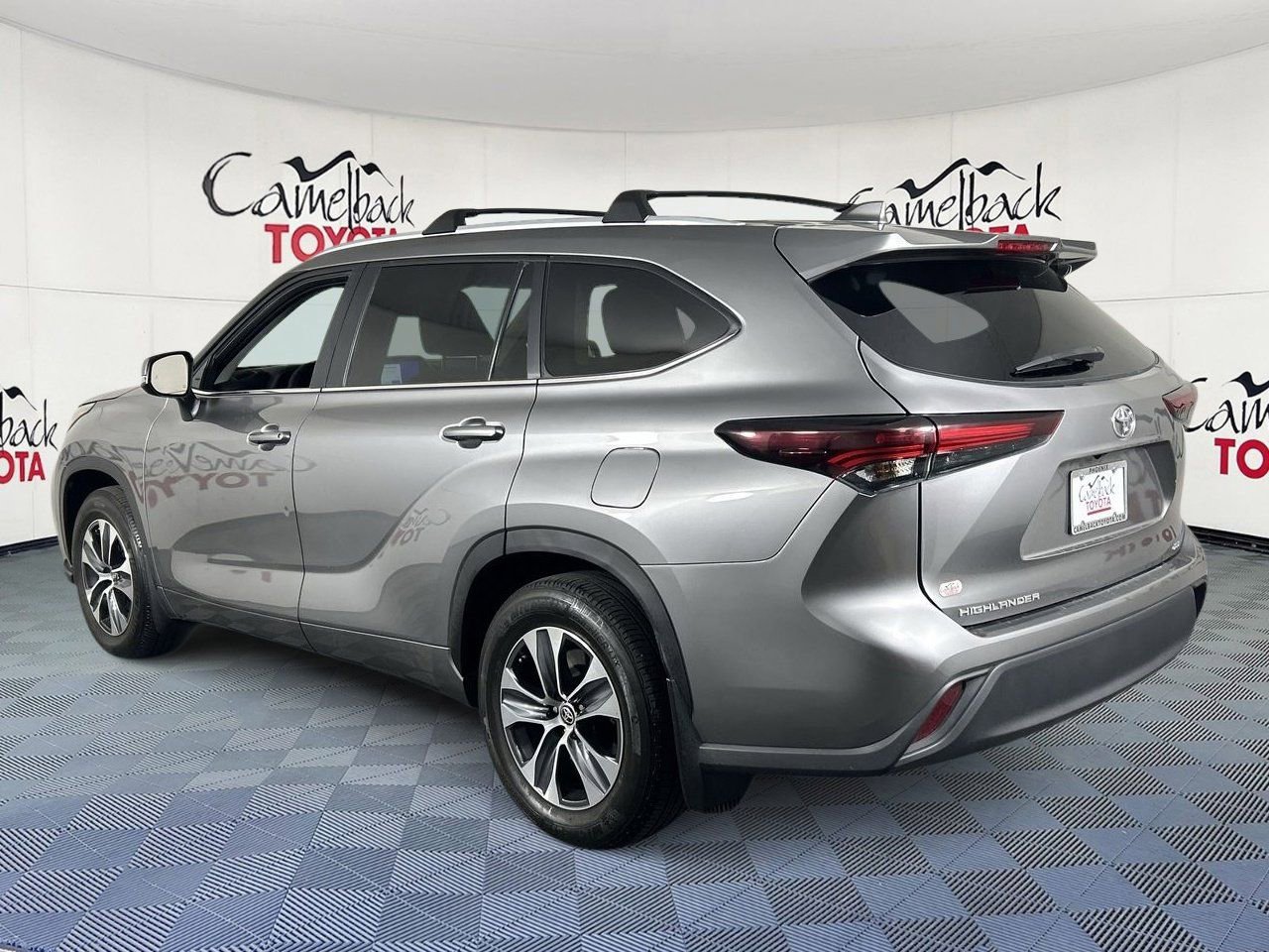 Used 2025 Toyota Highlander XLE image 5