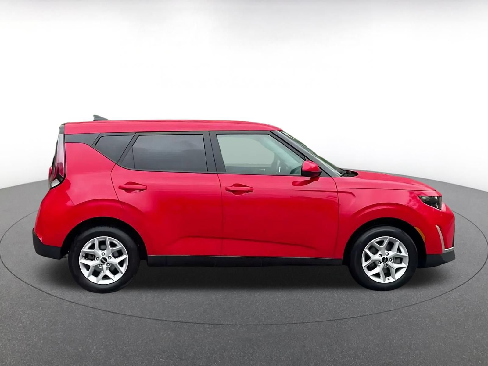 Used 2025 Kia Soul LX w/ LX Technology Package FWD image 15