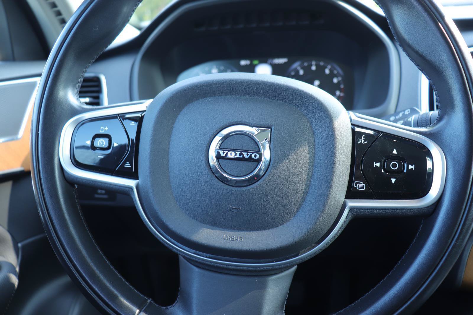 Used 2022 Volvo XC90 T6 Momentum w/ Advanced Package AWD/4WD image 32