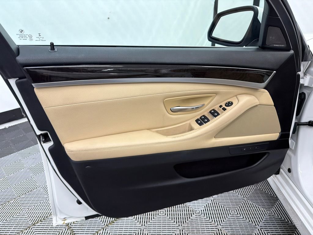 Used 2016 BMW 535i Sedan image 11