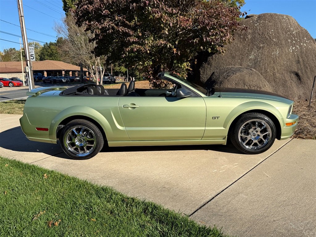 Used 2006 Ford Mustang GT RWD image 27