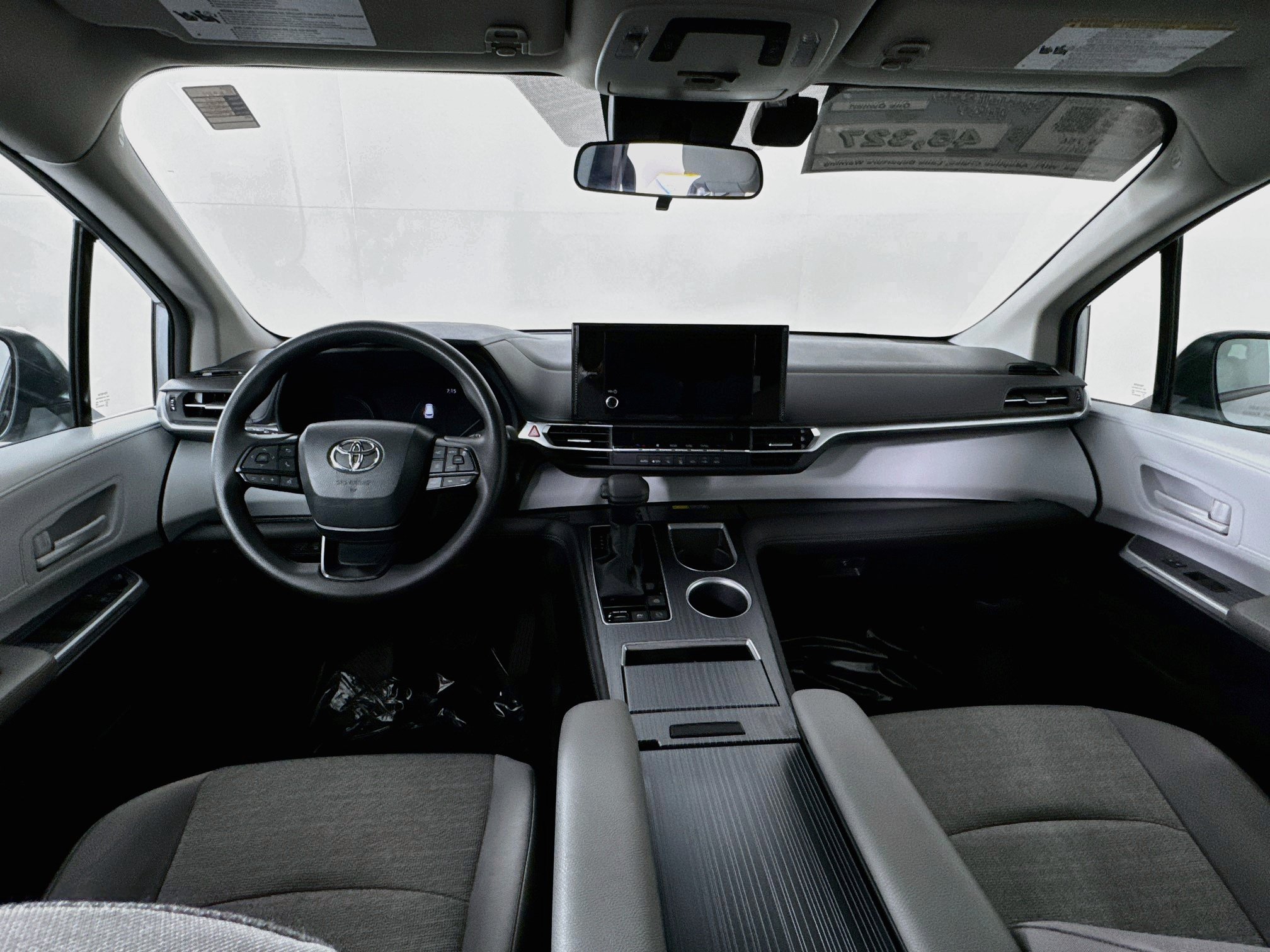 Certified 2025 Toyota Sienna LE FWD image 23