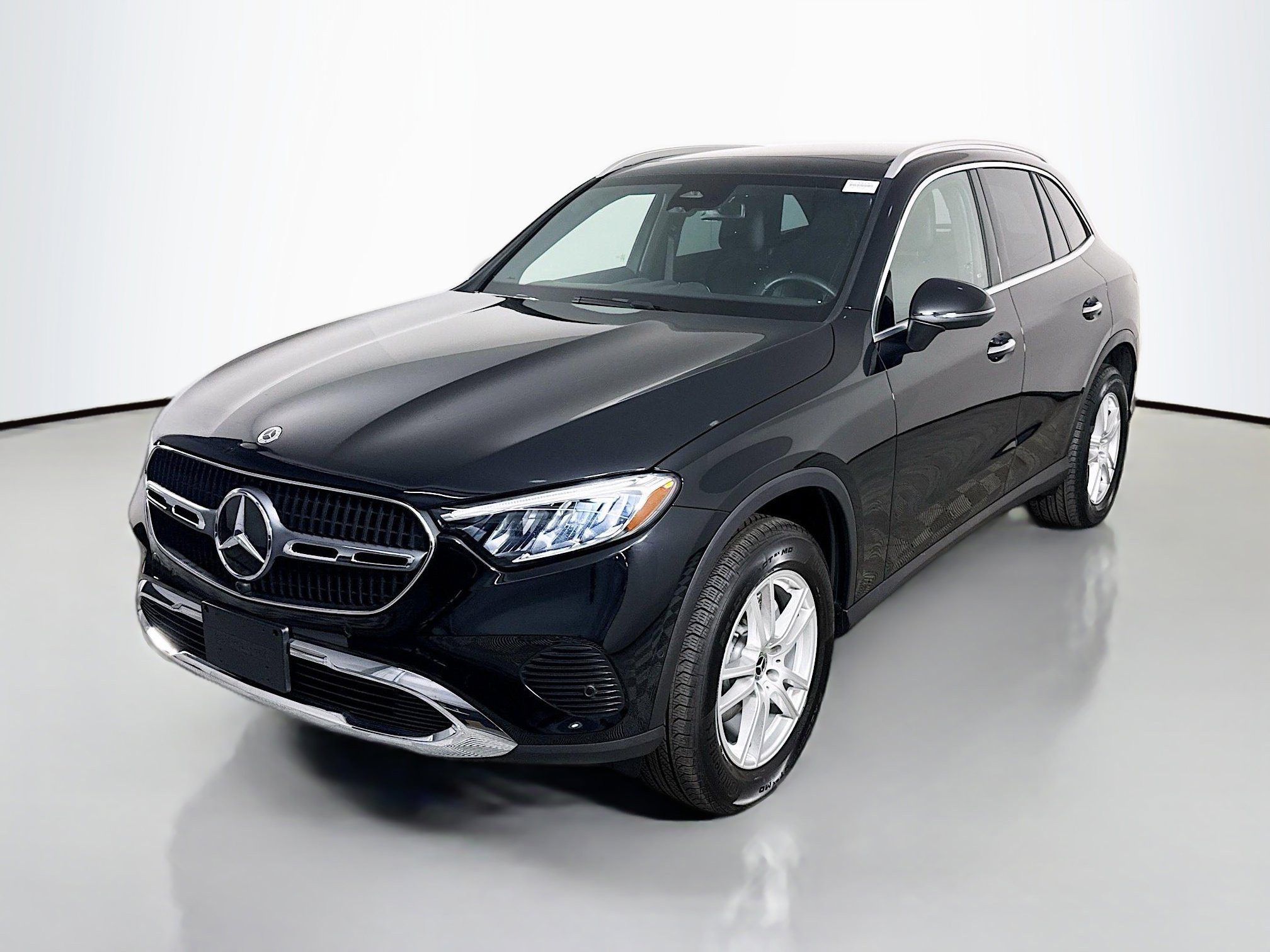 Used 2025 Mercedes-Benz GLC 300 4MATIC image 4