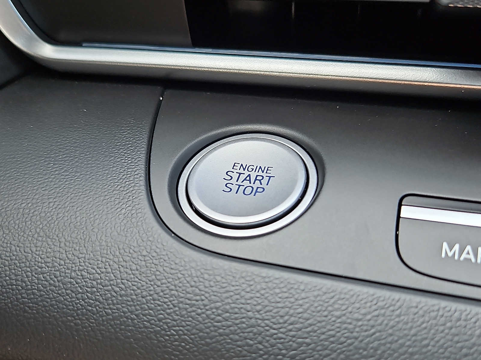 Used 2025 Hyundai Elantra SEL FWD image 24