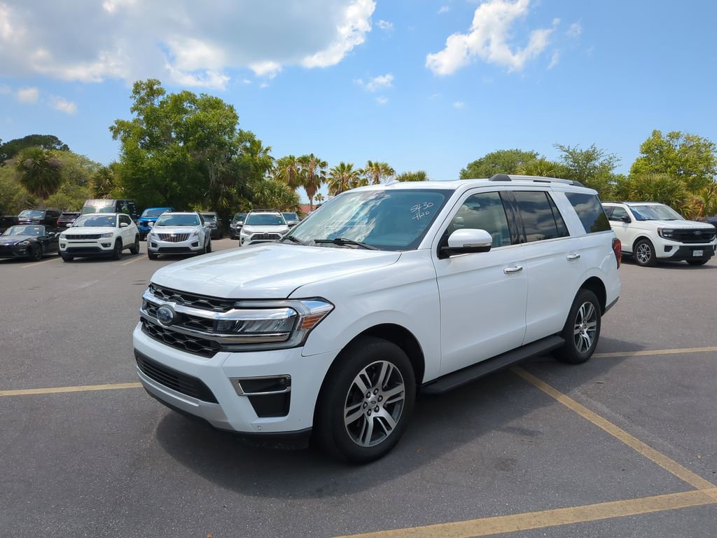 Used 2024 Ford Expedition Limited AWD/4WD image 3
