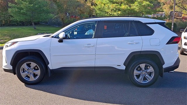Used 2024 Toyota RAV4 XLE w/ Convenience Package image 5