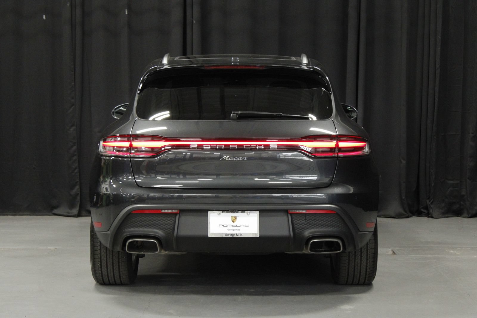 Certified 2025 Porsche Macan AWD/4WD image 4