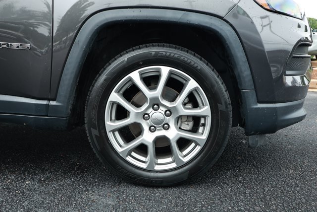 Used 2022 Jeep Compass Latitude w/ Sun and Sound Group AWD/4WD image 5