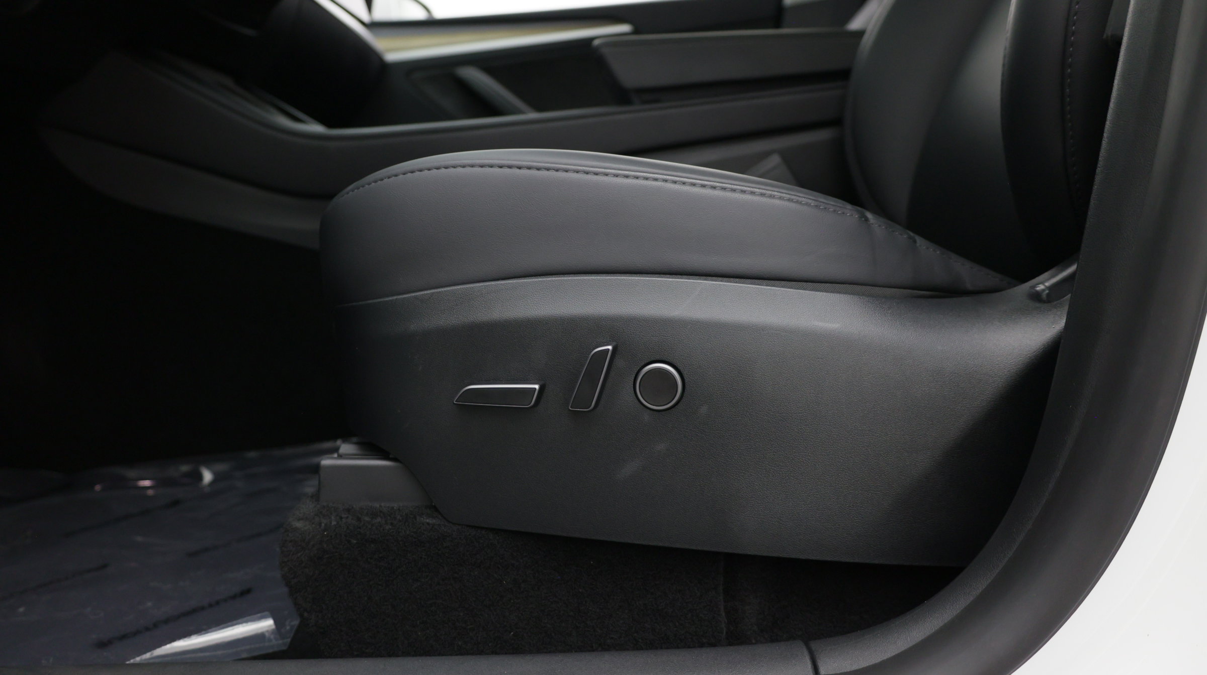 Used 2023 Tesla Model Y Long Range AWD/4WD image 13