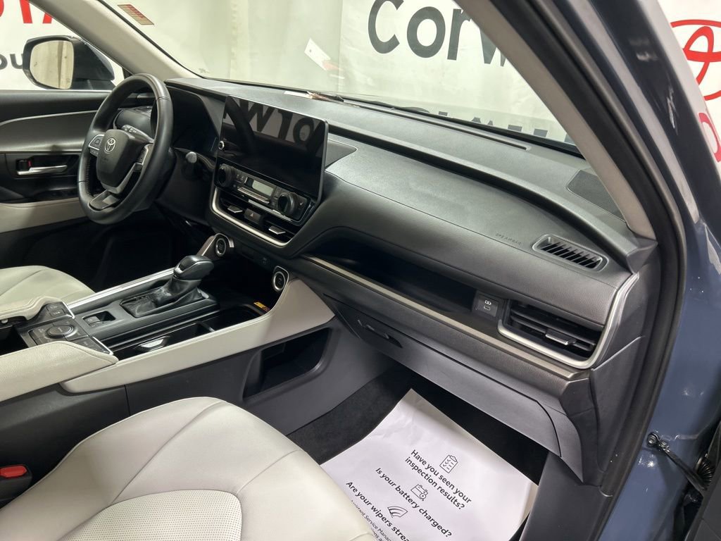 Used 2025 Toyota Grand Highlander AWD image 14