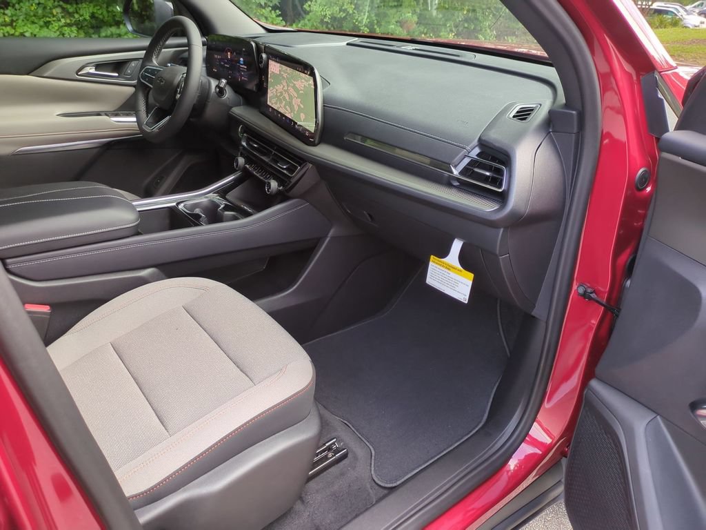 New 2027 Chevrolet Traverse LT w/ Midnight/Sport Edition FWD image 37