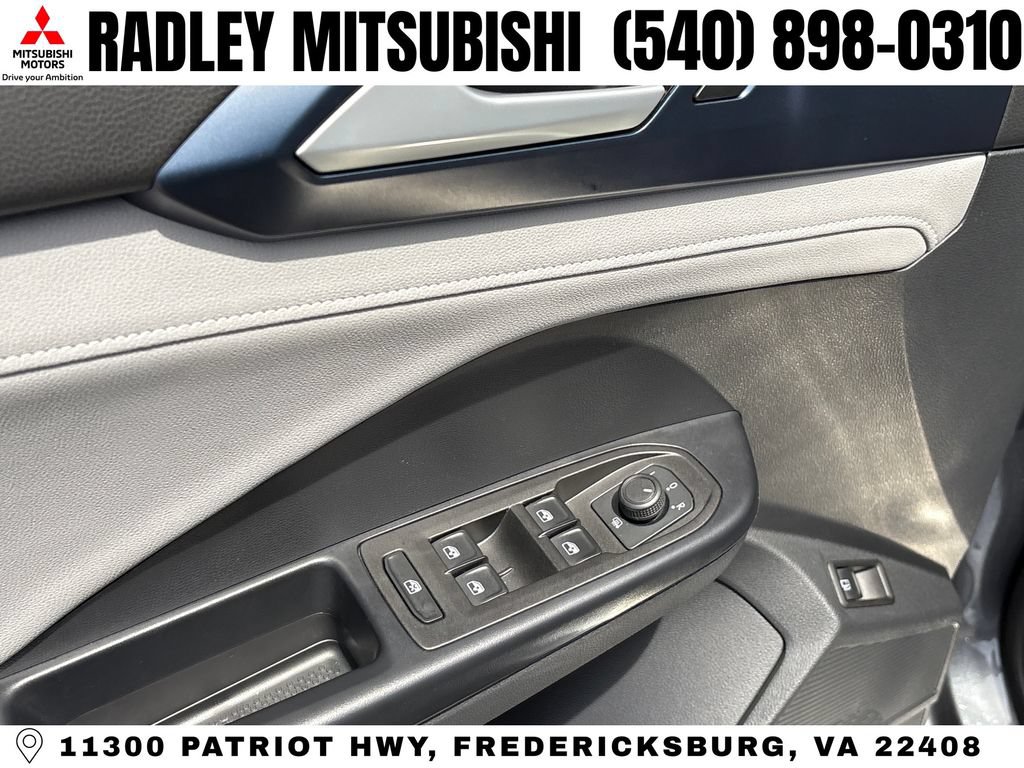Used 2024 Volkswagen Taos SE w/ Panoramic Sunroof Package AWD/4WD image 5