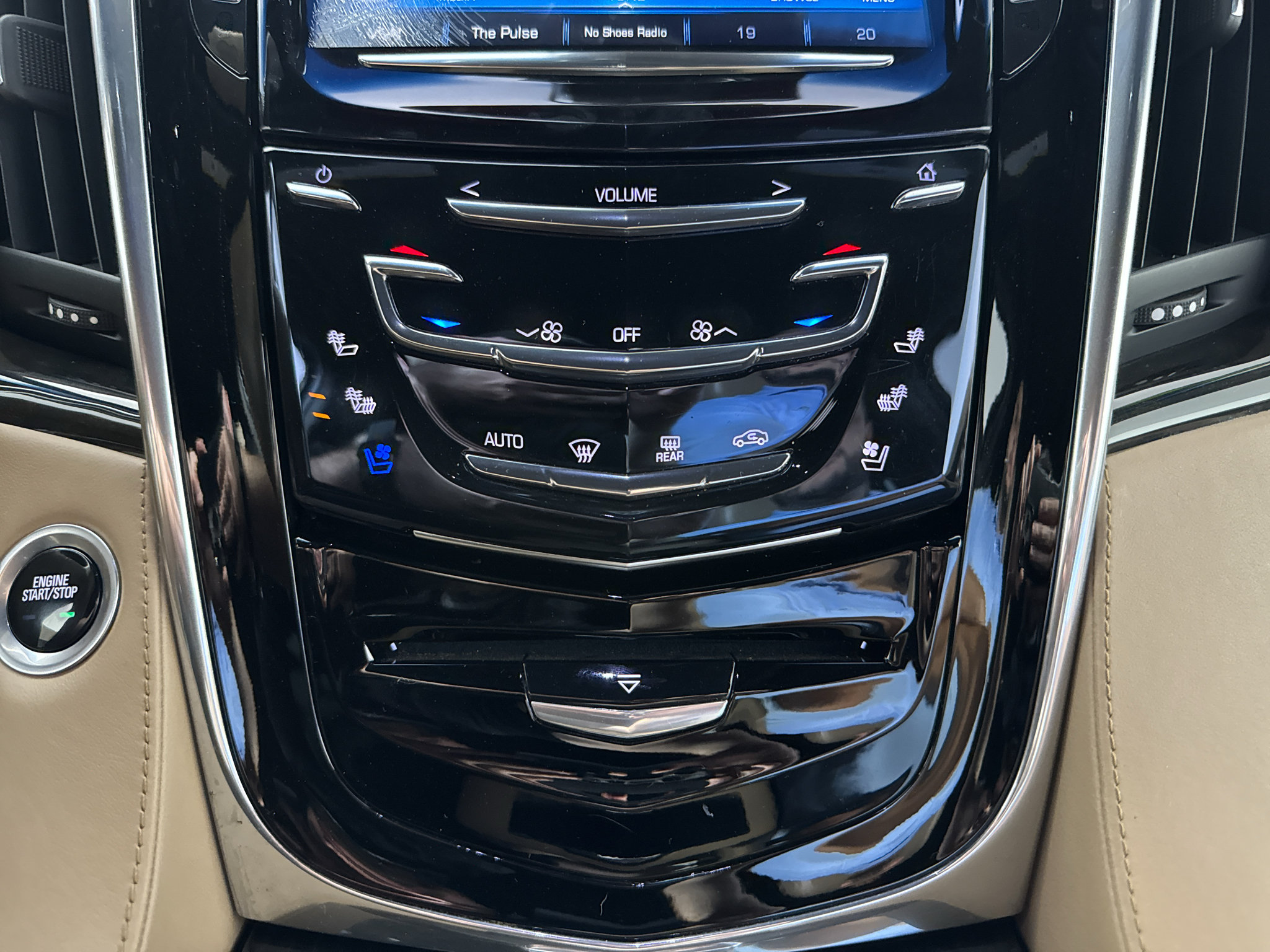 Used 2018 Cadillac Escalade Platinum AWD/4WD image 27