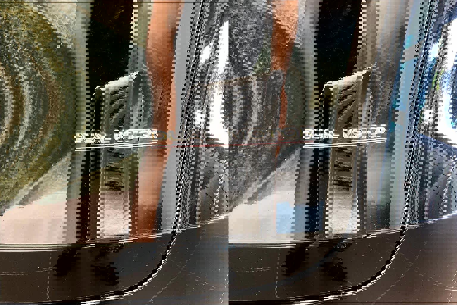 Used 2024 Tesla Model Y Performance image 9