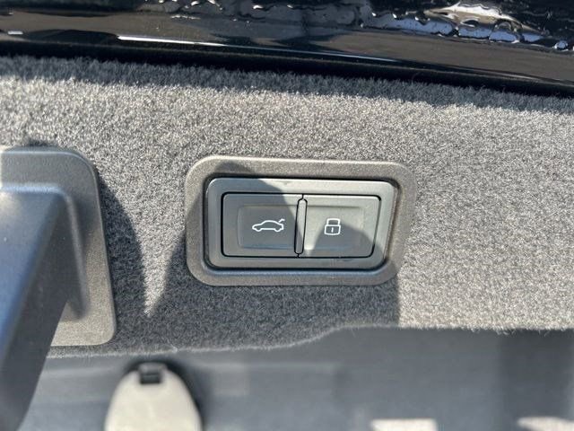 Used 2022 Audi A8 L 3.0T image 46