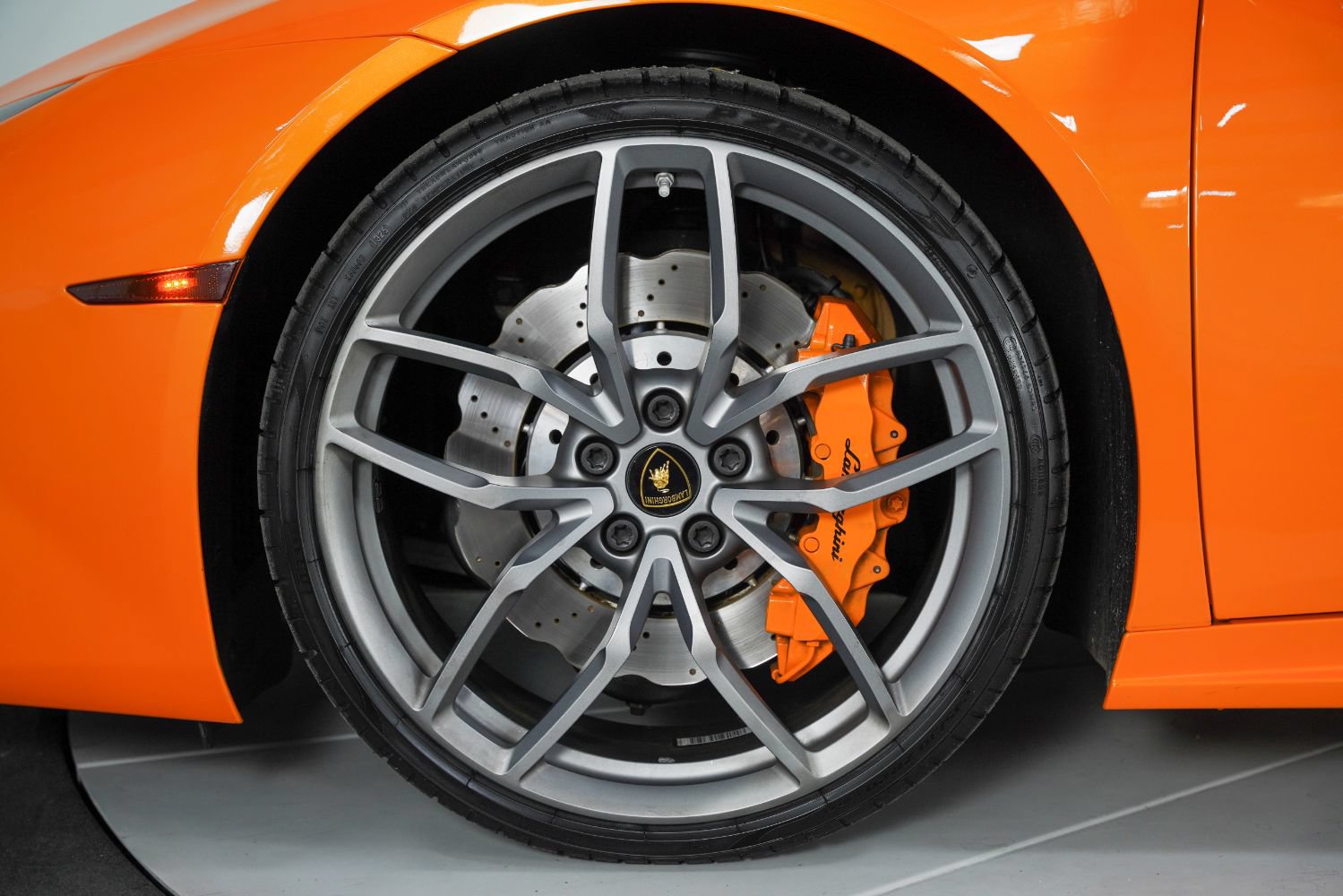Used 2017 Lamborghini Huracan LP 580-2 RWD image 13