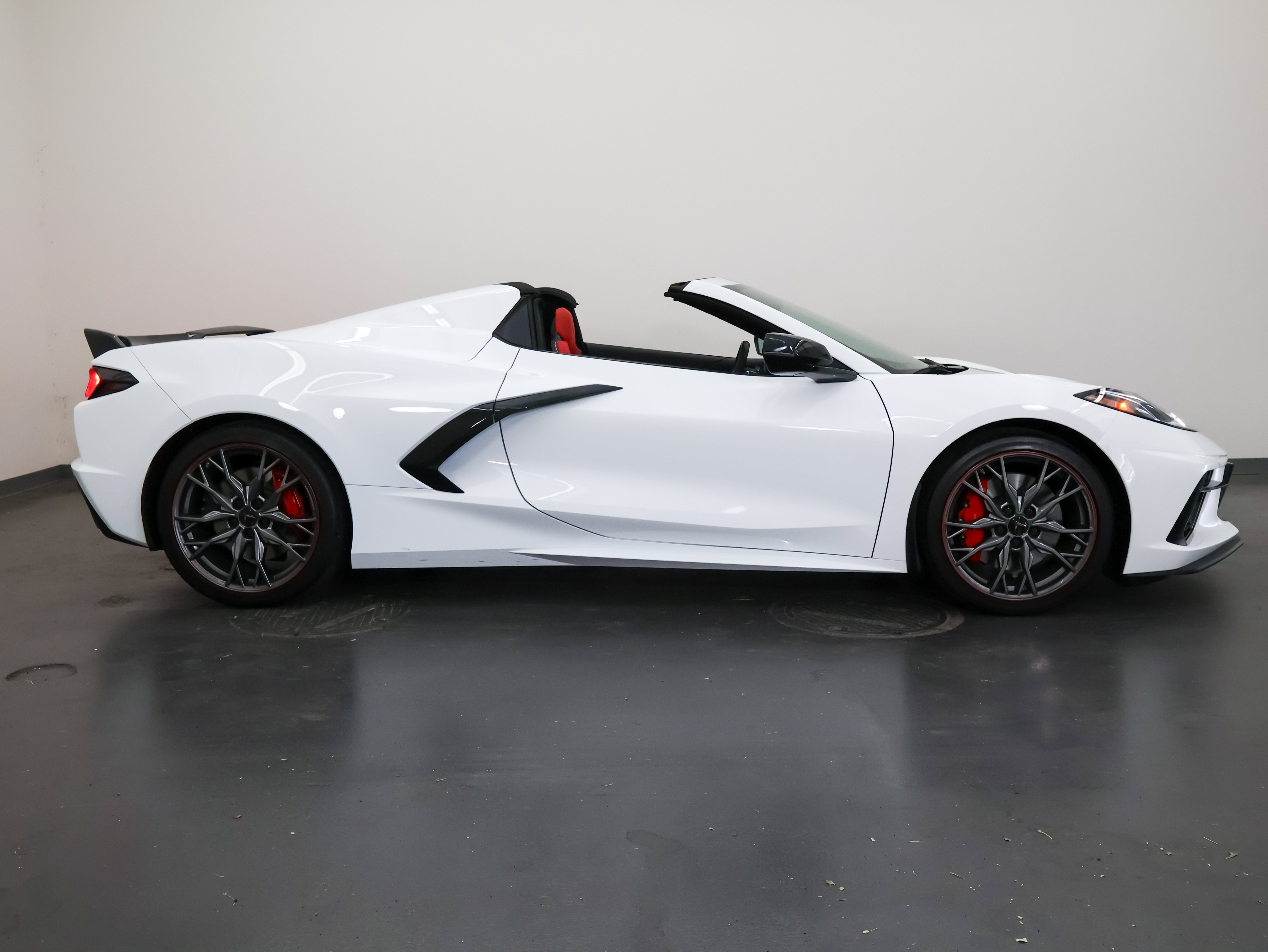 Used 2024 Chevrolet Corvette Stingray Preferred Conv w/ Z51 Performance Package RWD image 3