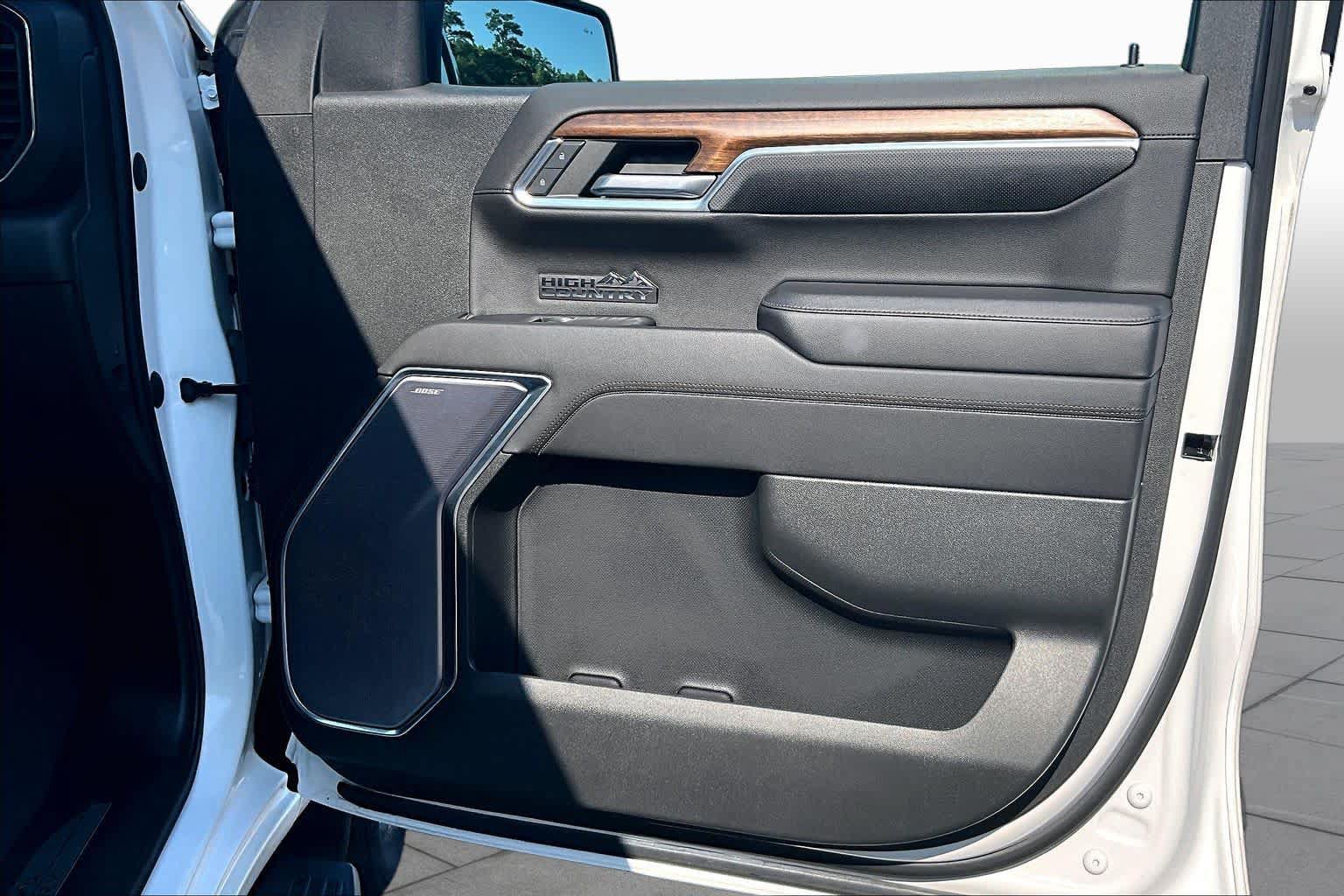 Used 2023 Chevrolet Silverado 1500 High Country w/ High Country Premium Package AWD/4WD image 24