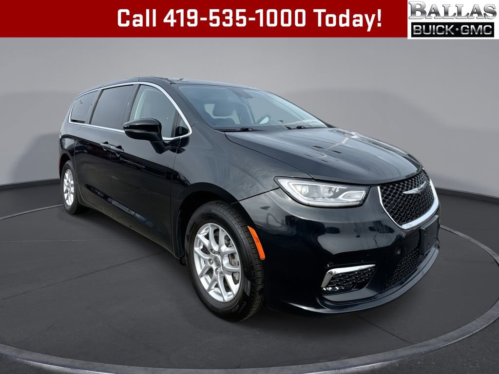 Used 2023 Chrysler Pacifica Touring-L image 1