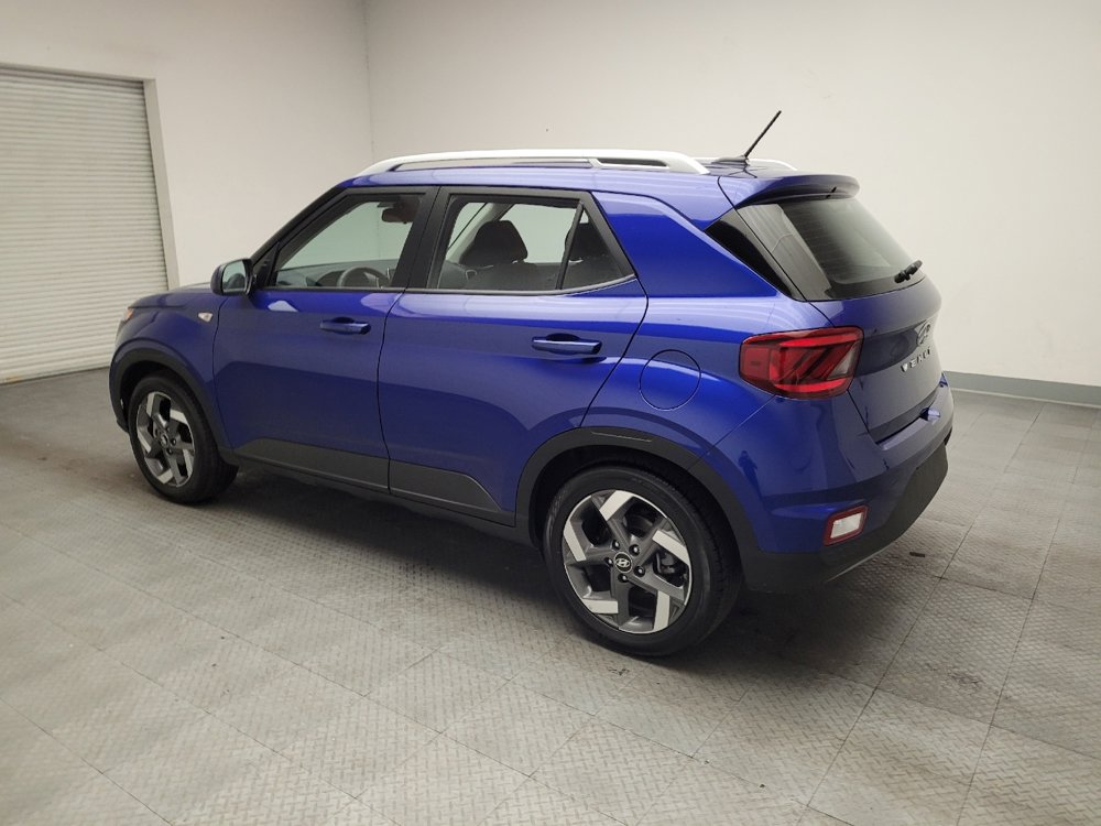 Used 2025 Hyundai Venue SEL image 3