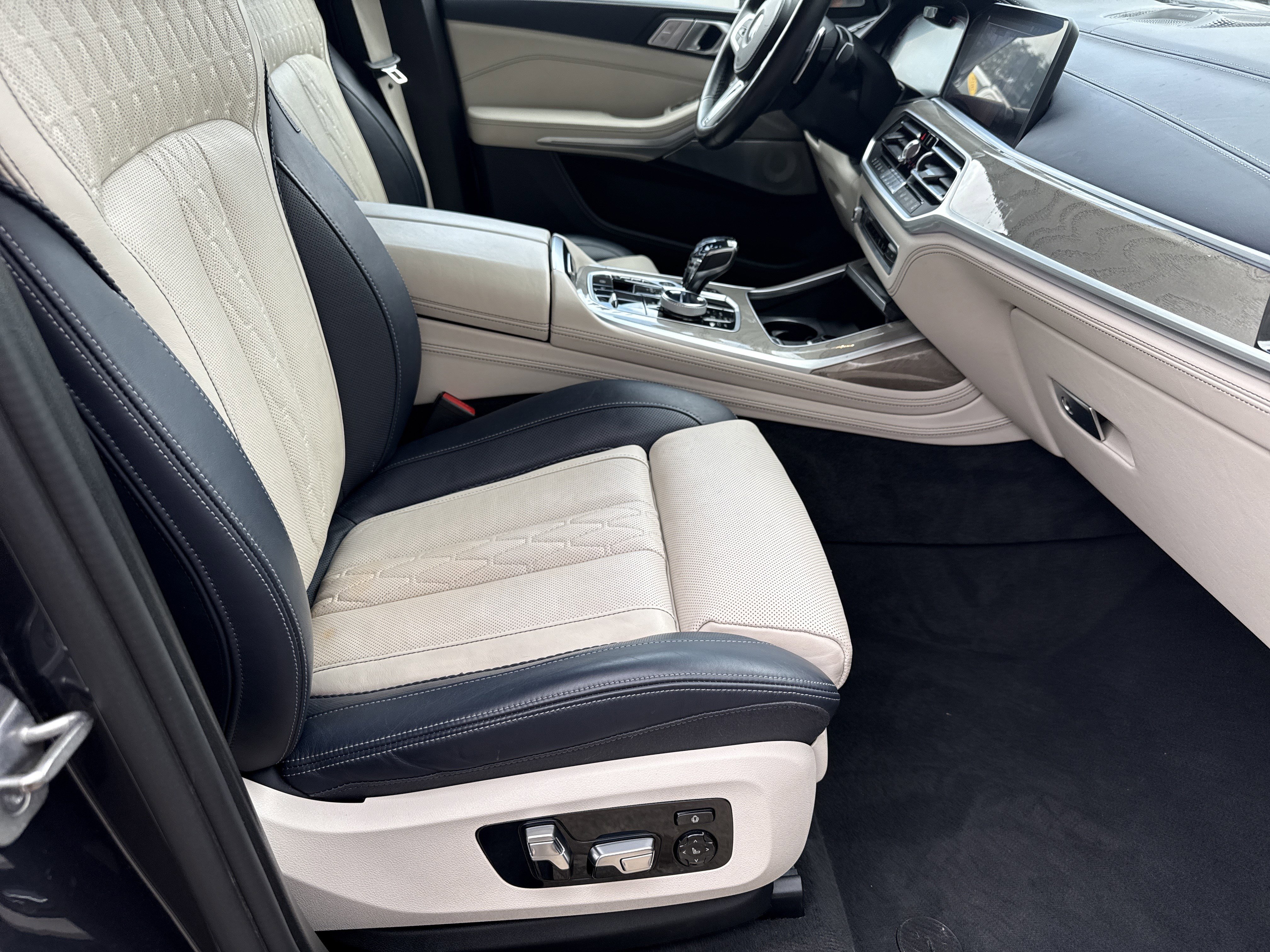 Used 2021 BMW X7 M50i w/ Dynamic Handling Package image 13