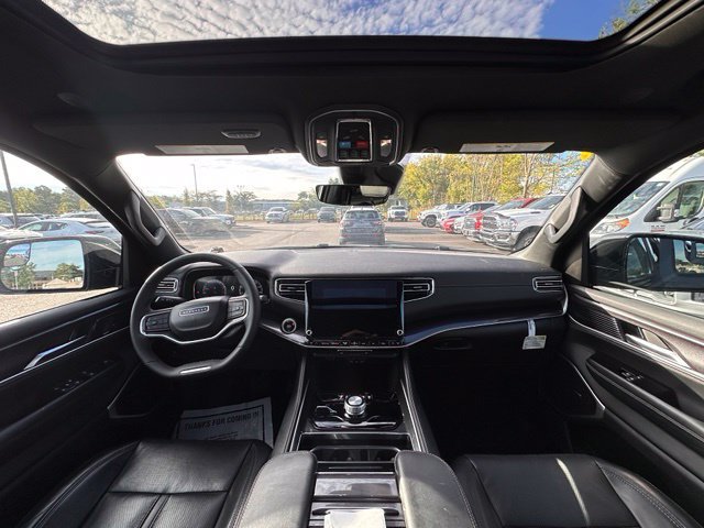 Used 2024 Jeep Wagoneer 4WD w/ Premium Group I image 2