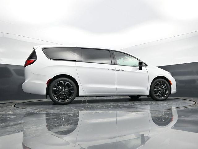 New 2026 Chrysler Pacifica Select image 59