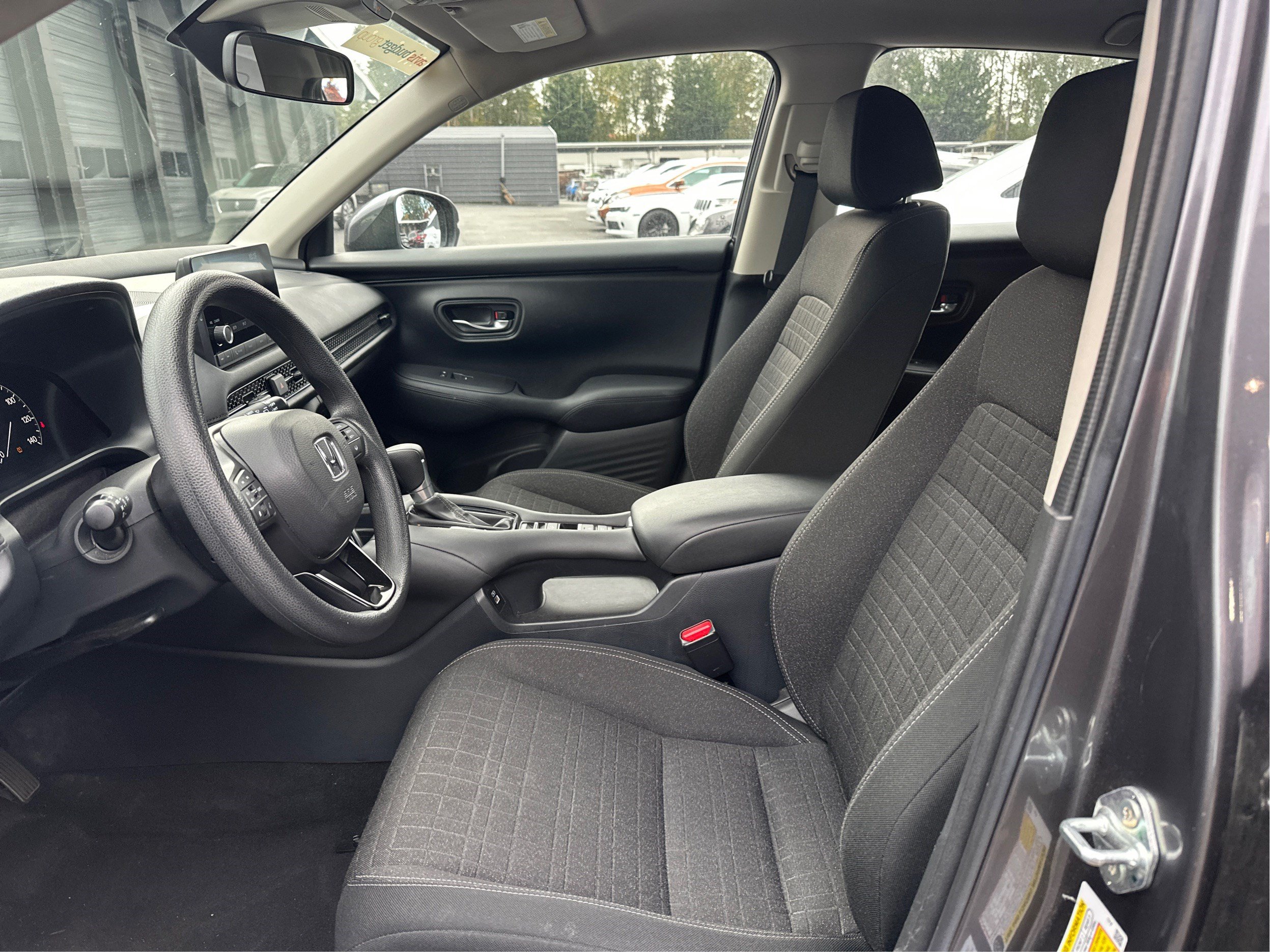 Used 2023 Honda HR-V LX image 9
