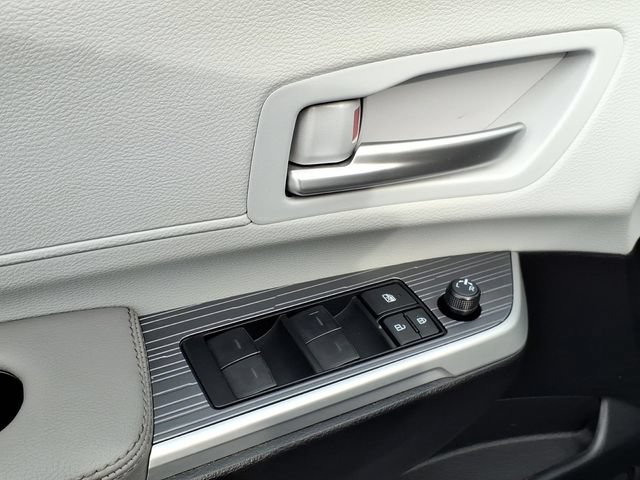 Used 2026 Toyota Sienna XLE FWD image 16