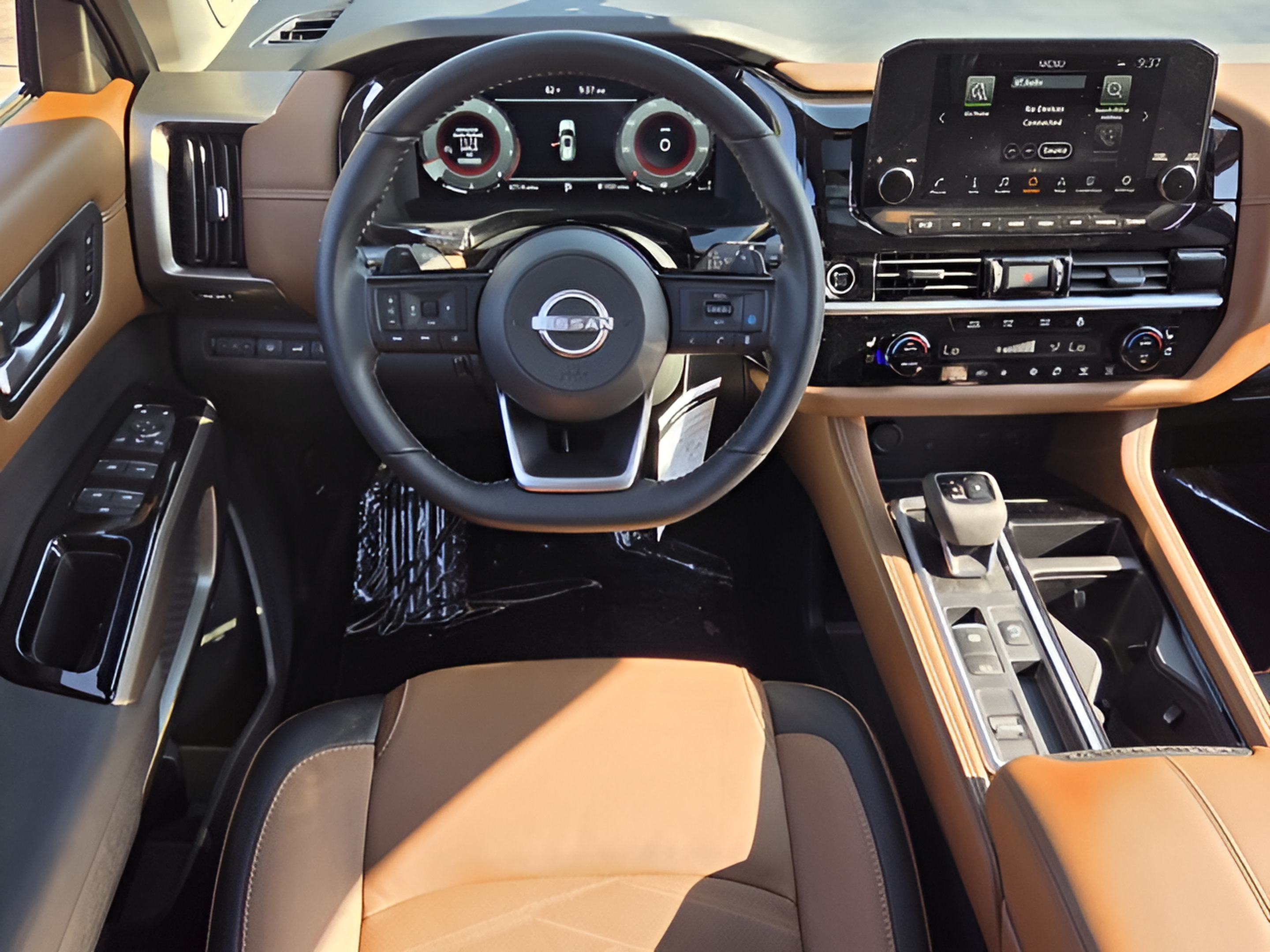Used 2024 Nissan Pathfinder Platinum FWD image 10