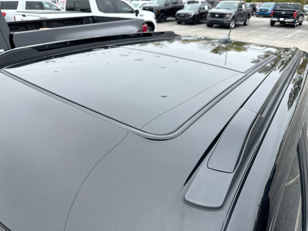 Used 2023 Chevrolet TrailBlazer RS w/ Sun and Liftgate Package FWD image 7