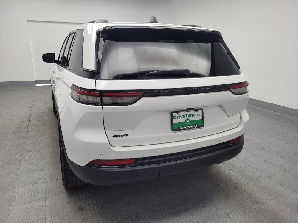Used 2023 Jeep Grand Cherokee Altitude AWD/4WD image 6