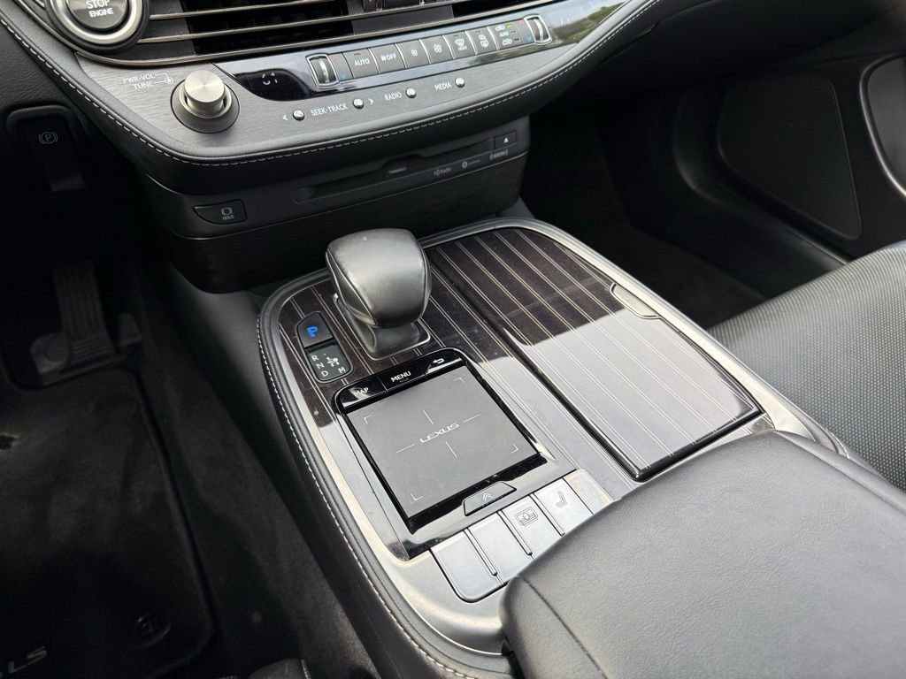 Used 2019 Lexus LS 500 w/ Accessory Package (Z2) RWD image 23